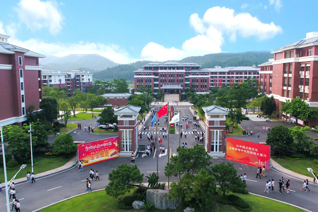 校园大门