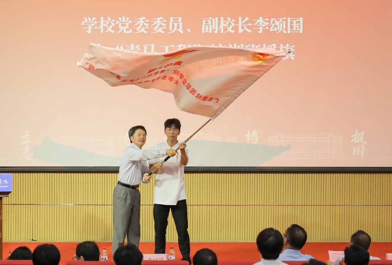 C:\Users\BGY\Desktop\20260527新发展团员入团仪式暨“青马工程”培训班开班仪式\修IMG_9302.jpg