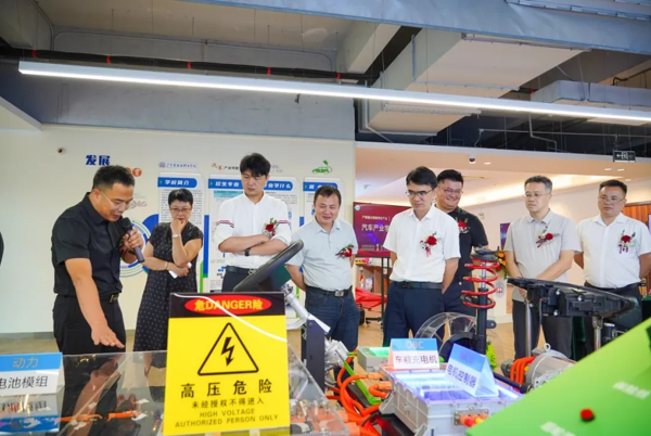 2000㎡新能源汽车实训基地上线！beat365汽车产业学院揭牌！